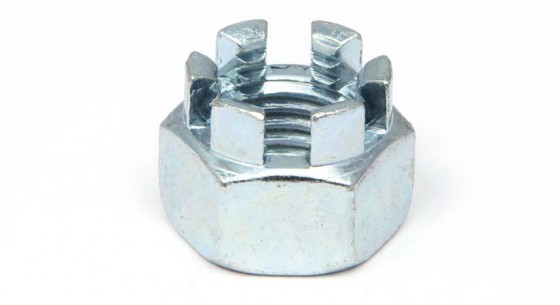 Tuerca DIN 935 hexagonal almenada.